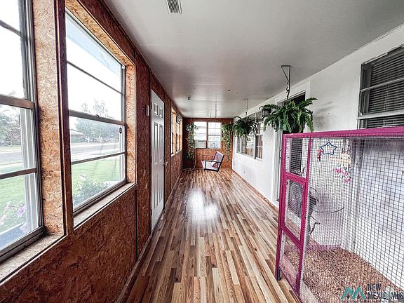 5th image of 806 N Heights Dr