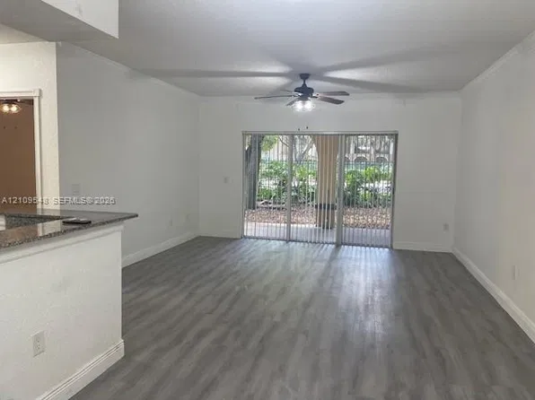 2439 Centergate Dr APT 102, Hollywood, FL 33025