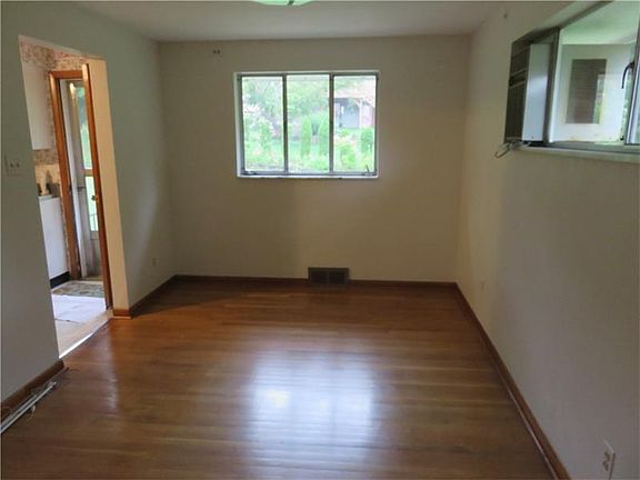 5th image of 441 Clair Dr