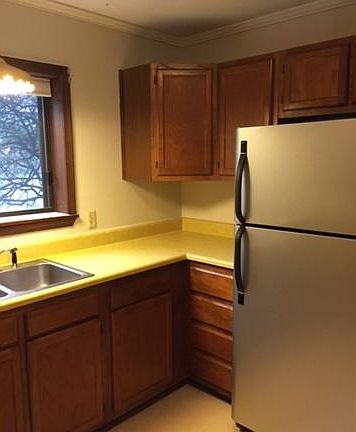 5th image of 33 Lake Dr
