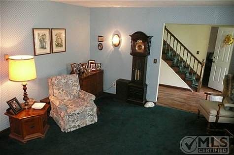 3rd image of 17 Briarwood Ln