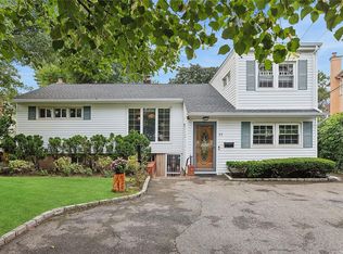 33 Forest Rd, Valley Stream, NY 11581