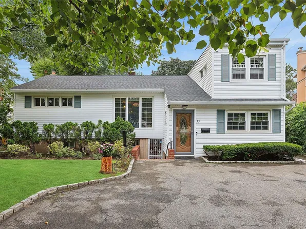 33 Forest Road, Valley Stream, NY 11581