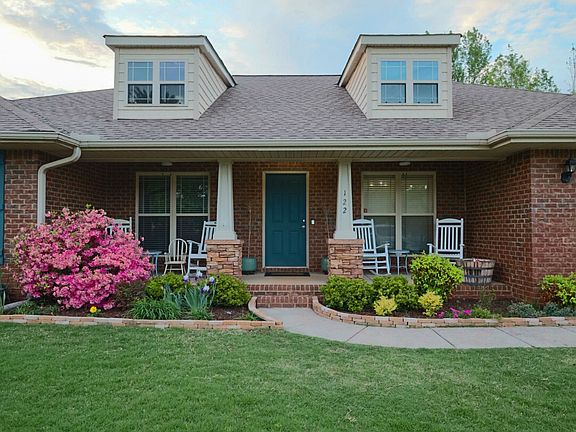 2nd image of 122 Lazy Oak Dr