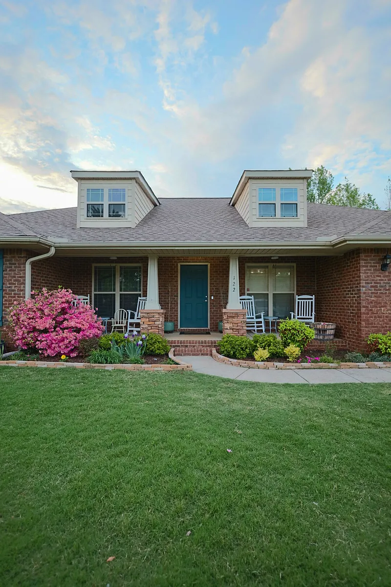 Building Photo - 122 Lazy Oak Dr