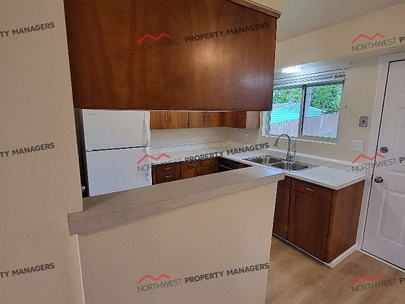 5th image of 1556-1560 SW Thomsen Ave #1556