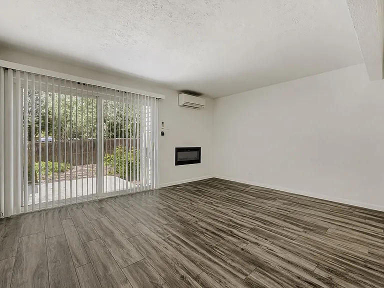 1190 Poplar Ave — Photo 8