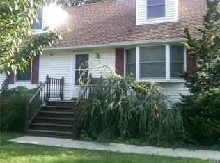 16 Utopian Pl, Airmont, NY 10901