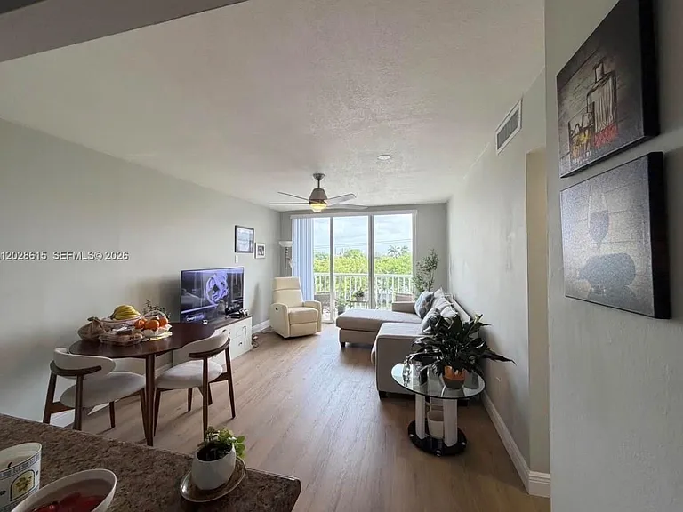3551 SW 9th Ter #409 — Photo 2