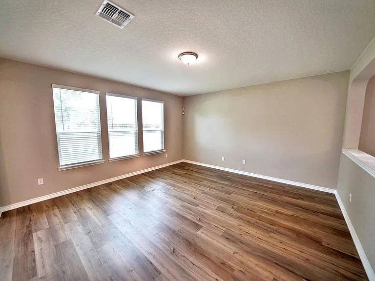 107 Kyle Cv — Photo 11