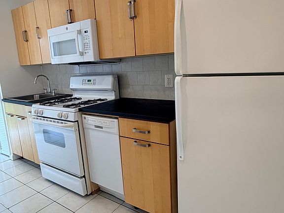 2nd image of 1735 Gales Pl NE #1