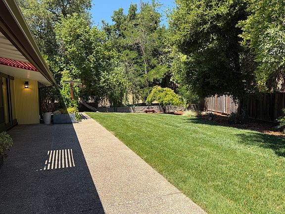 4th image of 18481 Montpere Way