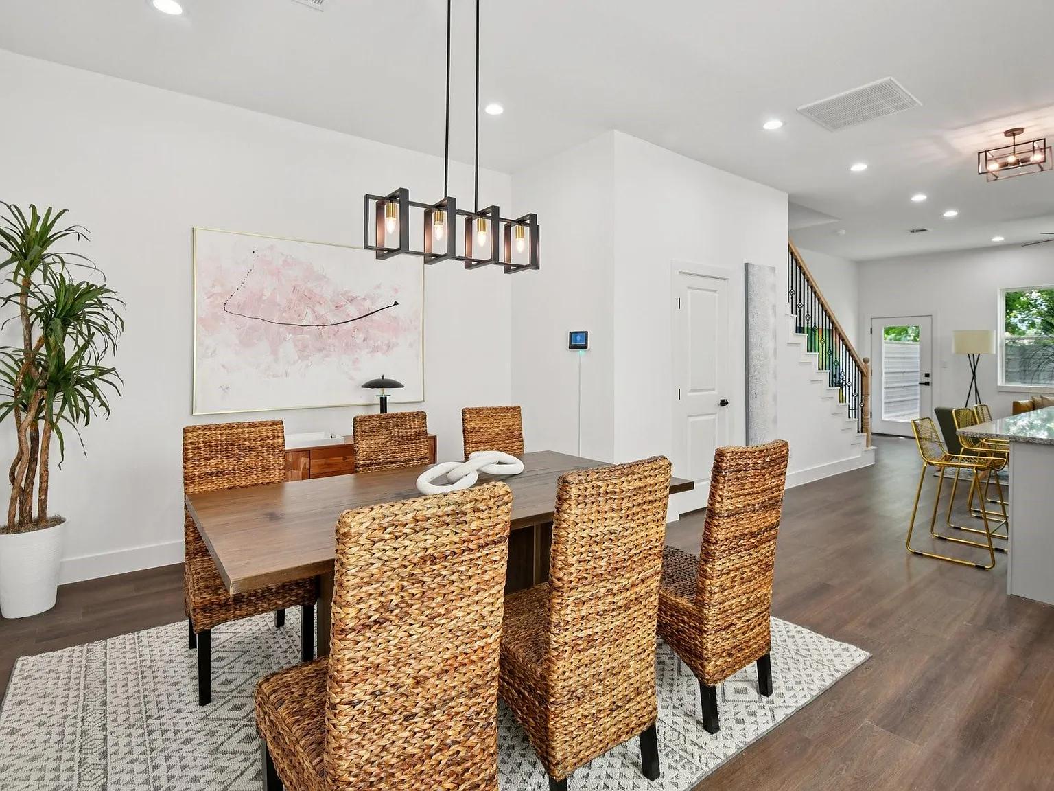 3 bed, 2.5 bath, 2320 sqft, $2,450 — Photo 4
