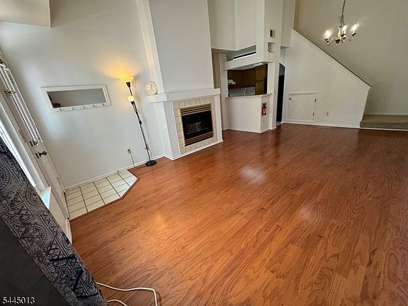 3rd image of 30 Wentworth Rd #30