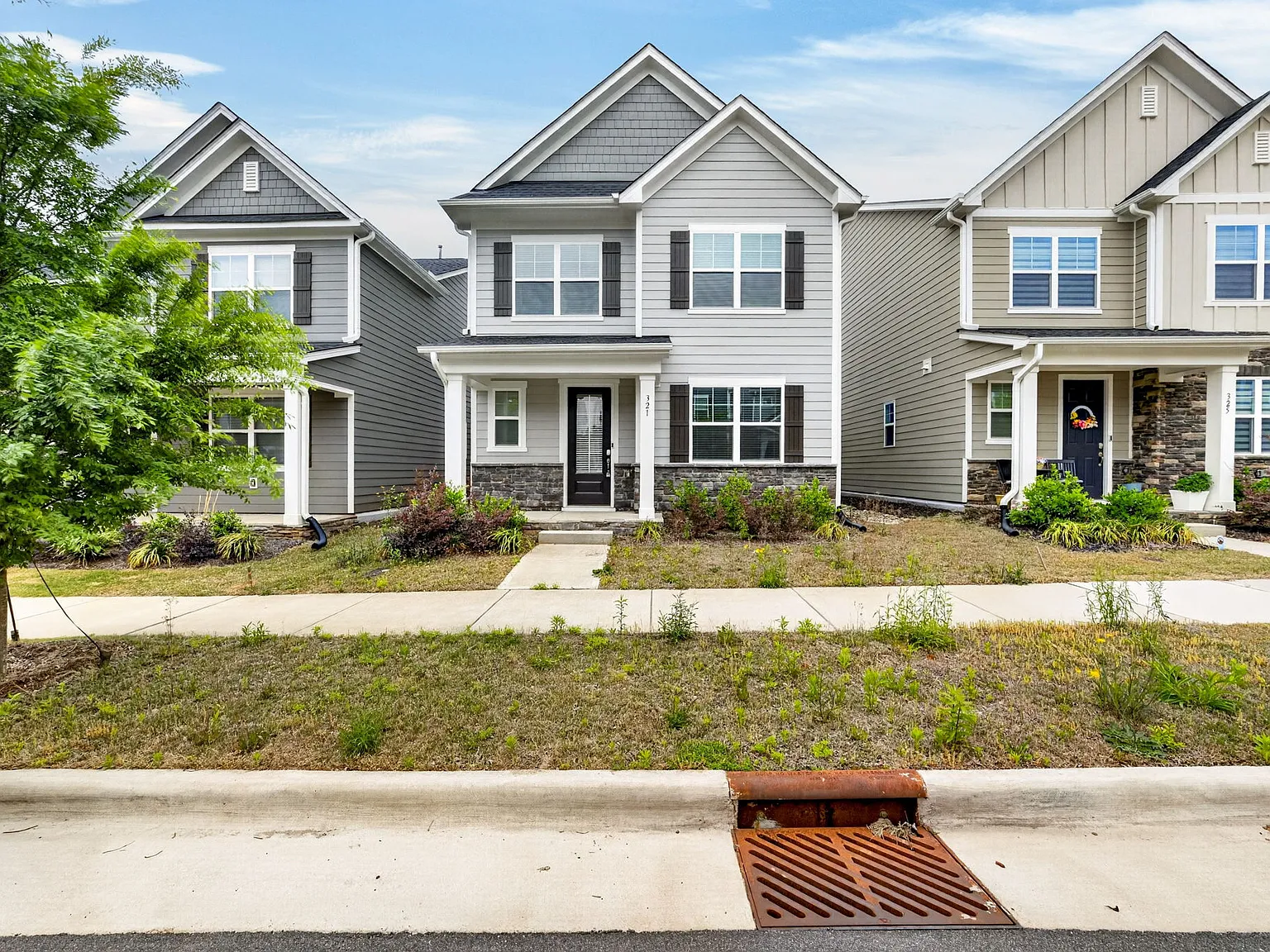 3 bed, 2.5 bath, 2104 sqft, $2,200 — Photo 1