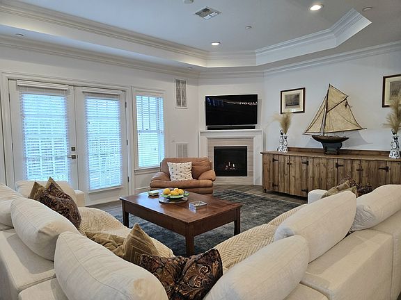 5th image of 16 Village Green Dr