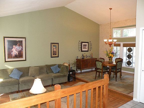 3rd image of 139 Wineberry Ln