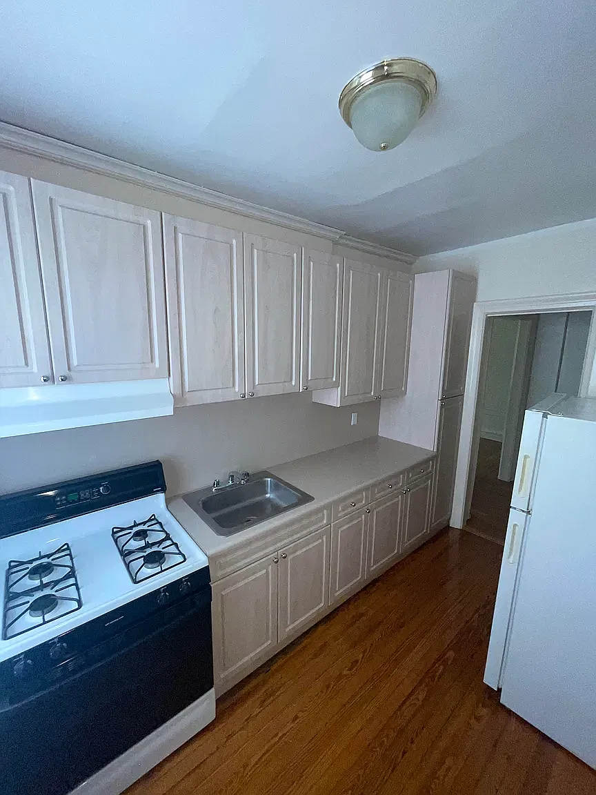 3310 Avenue H — Photo 2