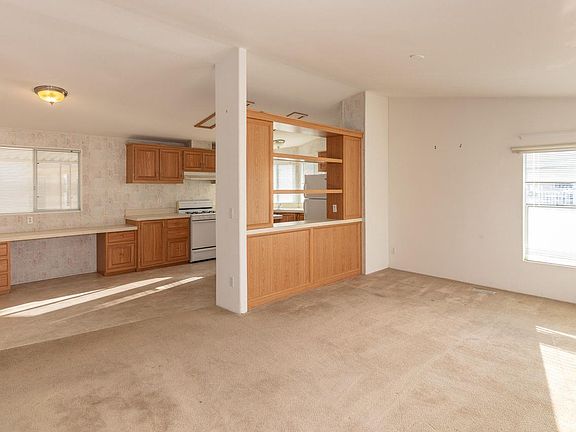 4th image of 10685 Blackburn #32
