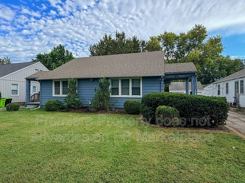 3 bed, 1.5 bath, 875 sqft, $1,395 — Photo 2