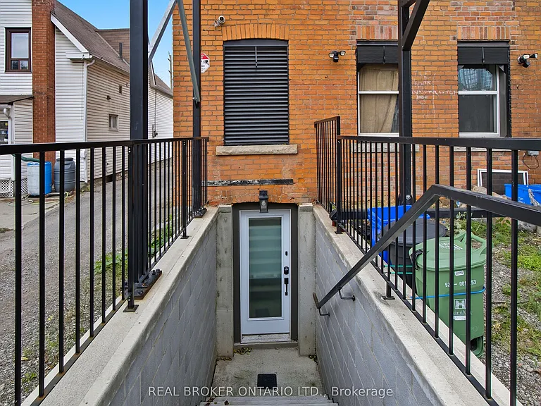 113 Catharine St N #4 — Photo 21