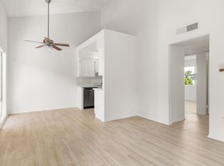 4715 Orion Ave #204, Sherman Oaks, CA 91403