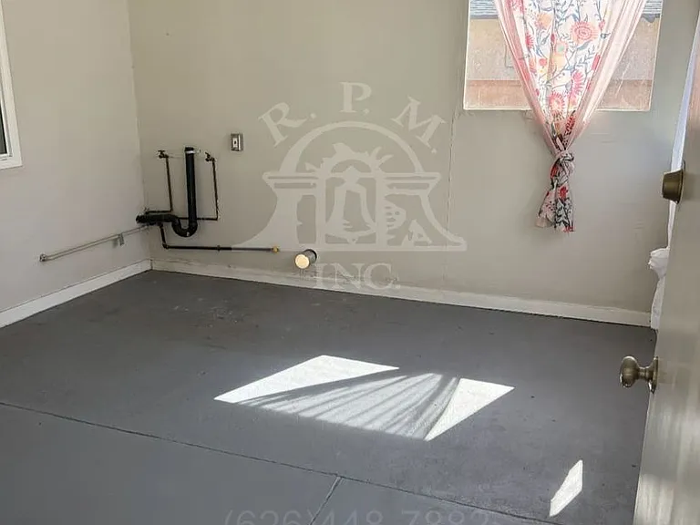 475 Saint Augustine Ave — Photo 9