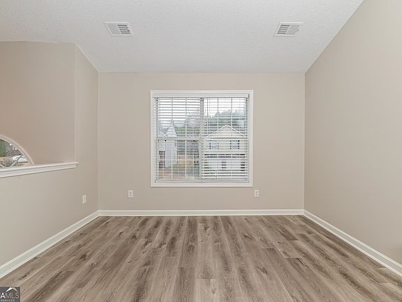 5th image of 1555 Blossom Dr