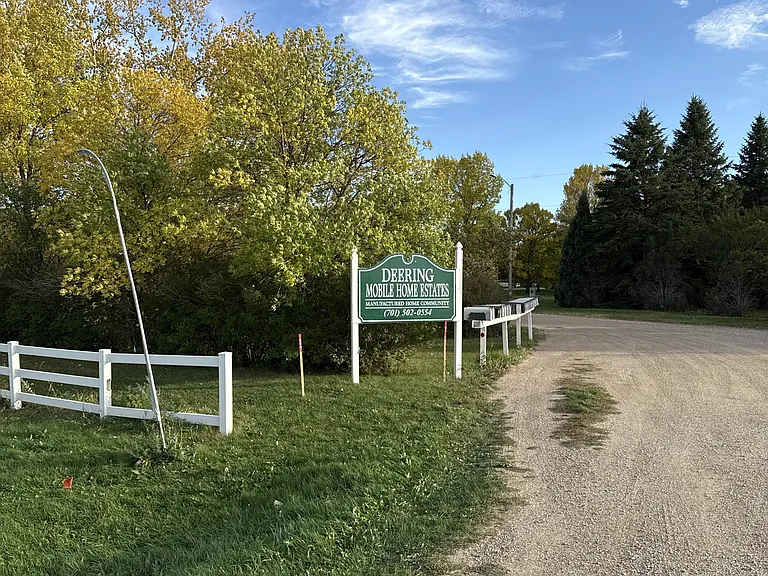 4 Mobile Home Est — Photo 3