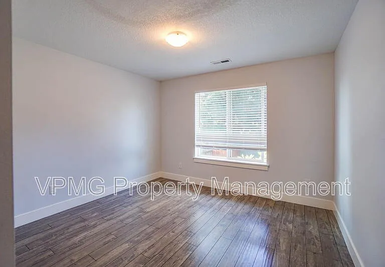 10703 NE 70th St #1 — Photo 25