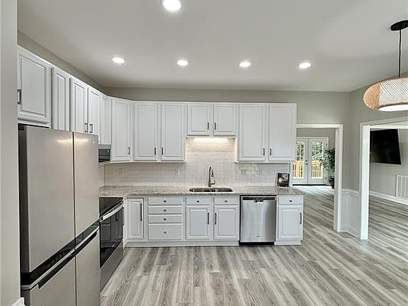 2nd image of 936 George Place Dr