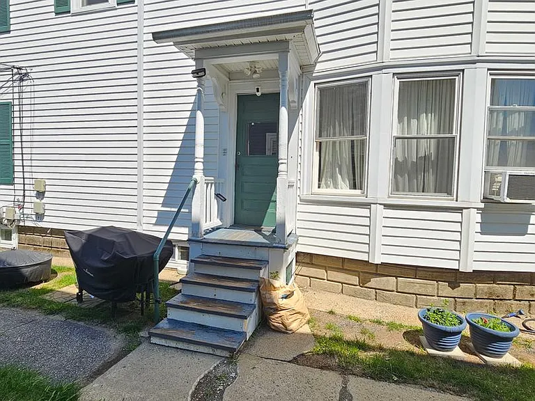 696 Hevey St — Photo 2