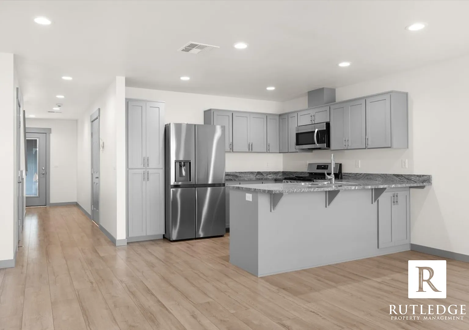 Gorgeous! Brand New 3 Bedroom Townhome in Eagle Point — Photo 1
