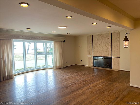 5th image of 529 Lake Shore Rd