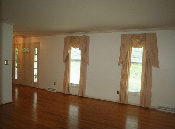 5th image of 1223 Knollwood Pl