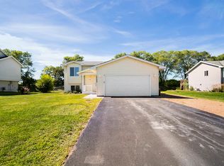 18590 Queen St NW, Elk River, MN 55330