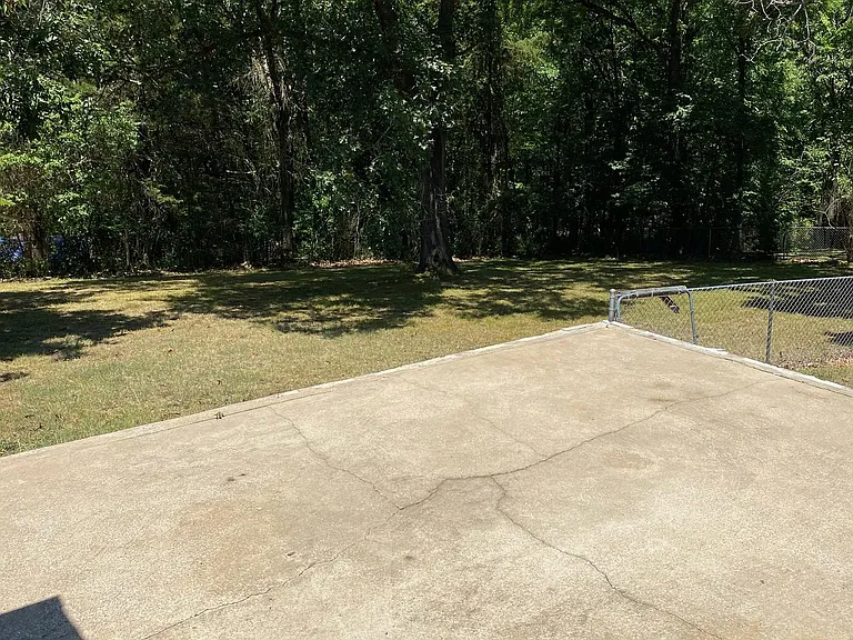 305 Walnut Ln — Photo 17
