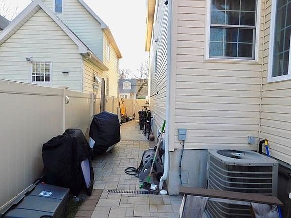 5th image of 21 Wright Ave