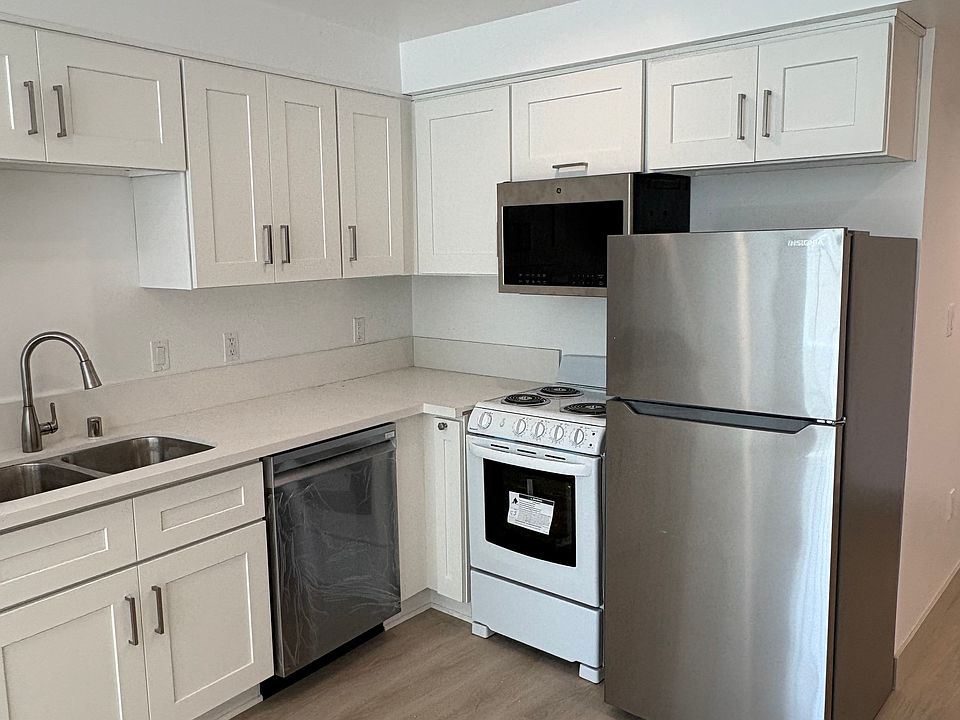 Brand new appliances (dishwasher, fridge/freezer, microwave, stove)
