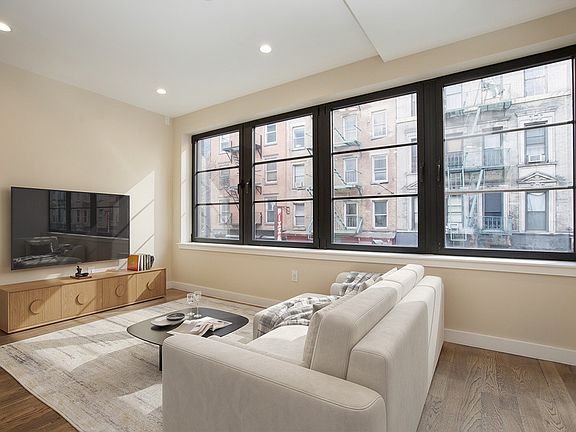 2nd image of 152 Ludlow St APT Th1