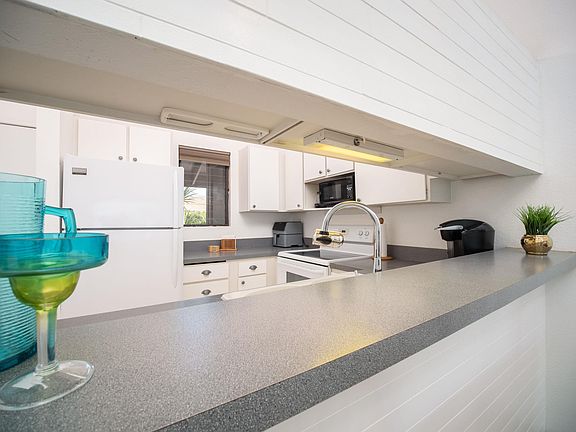 5th image of 15 Kulanihakoi St APT 16G