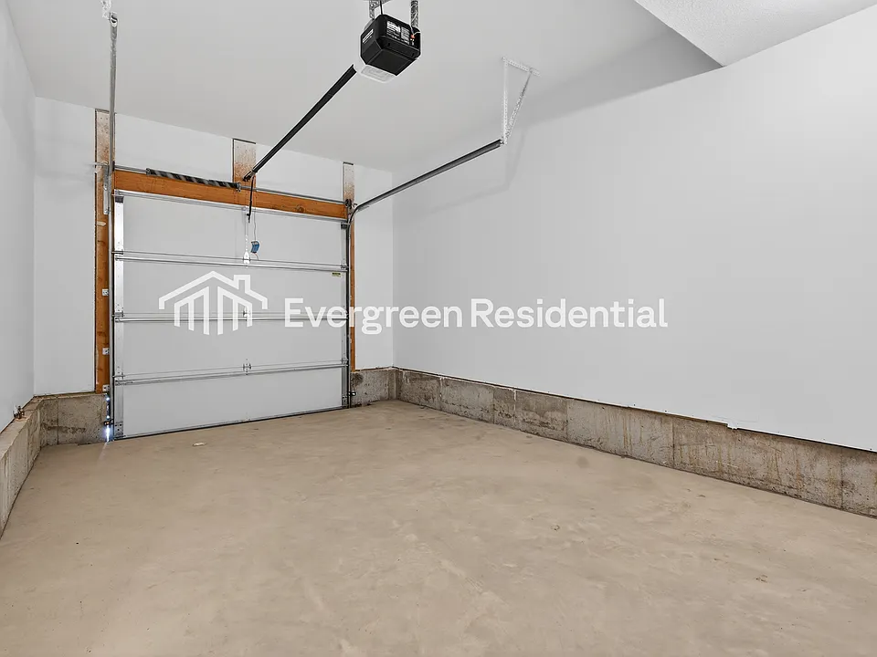 7004 NW 82nd St