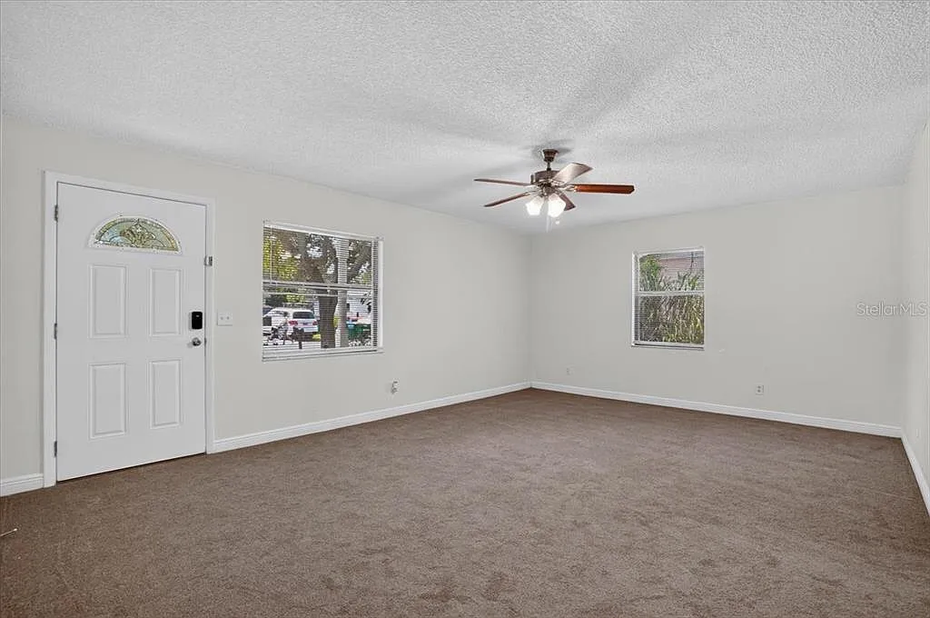 3 bed, 1.0 bath, 1056 sqft, $2,550 — Photo 3