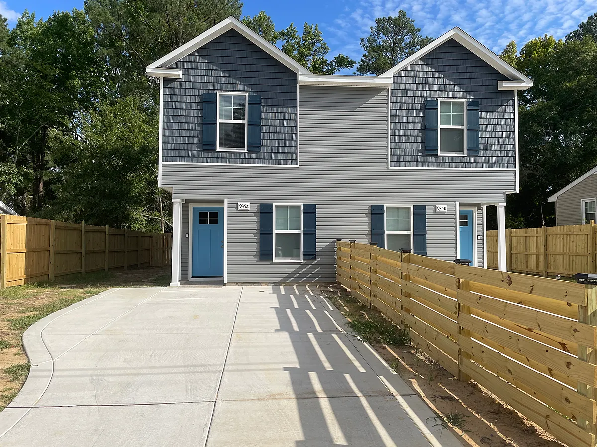 Building Photo - 935A Fleetwood Dr