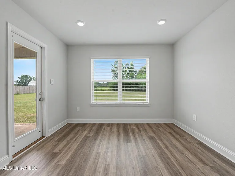 107 Mill Ct — Photo 11