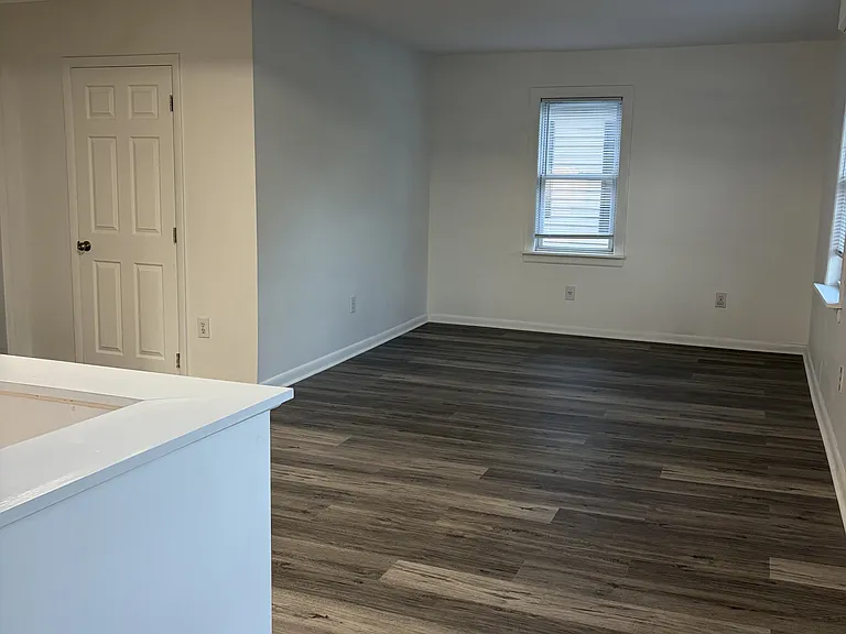 34 Evergreen Ave #B — Photo 2