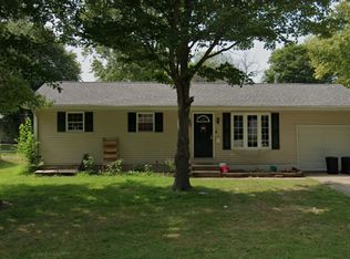 27 Nottingham Dr, Chatham, IL 62629