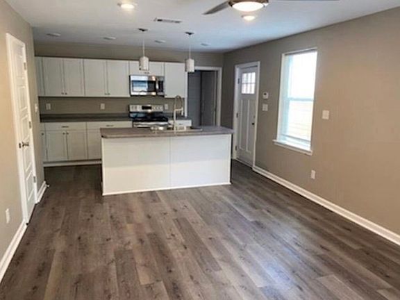 2nd image of 2395 Avery Ave