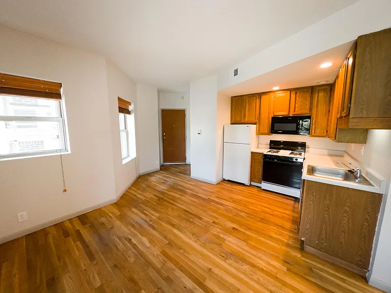 Madison Apartments — Photo 9