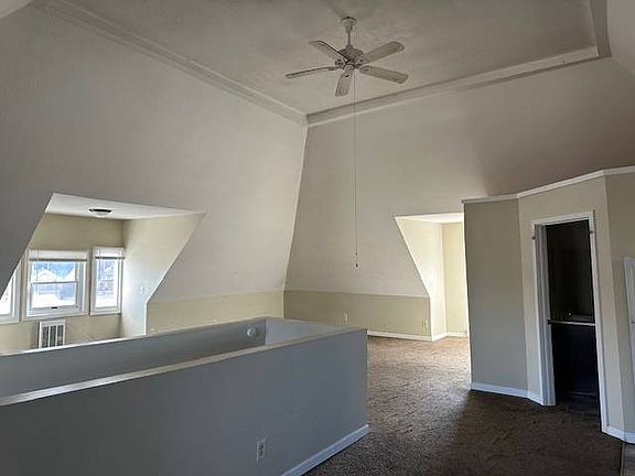 2nd image of 10 5th St SE APT 6